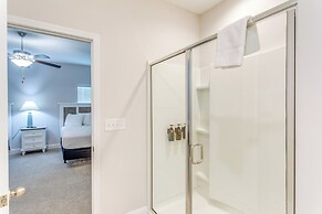 4 Mi to Beaches: Sleek Retreat in Ocean Isle Beach