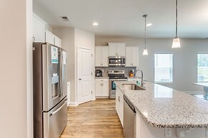 4 Mi to Beaches: Sleek Retreat in Ocean Isle Beach