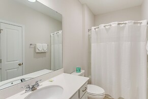 4 Mi to Beaches: Sleek Retreat in Ocean Isle Beach