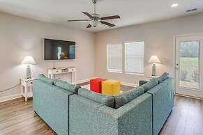 4 Mi to Beaches: Sleek Retreat in Ocean Isle Beach