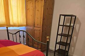 Milton Keynes - Sleeps 6 - Free Parking