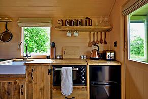 Shepherds Hut in Llyn With Snowdonia Views