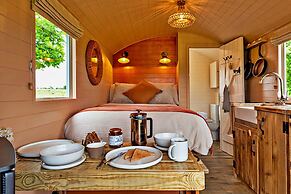 Shepherds Hut in Llyn With Snowdonia Views