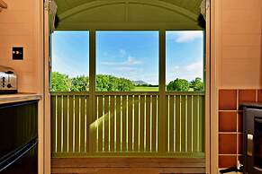 Shepherds Hut in Llyn With Snowdonia Views
