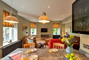 Apartment in Buxton Old Post Office, No Deposit
