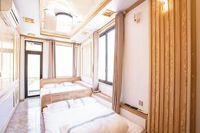 Quyenly Motel