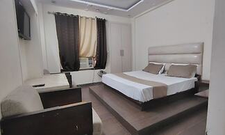 nancy paradise hotel