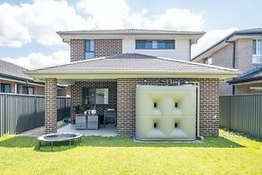 Kozyguru | Marsden Park | Charming 5Bed + Backyard