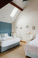 Barn in Wales With Swim Spa & Scenic Views