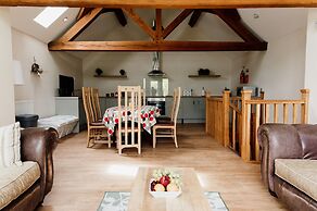 Barn in Wales With Swim Spa & Scenic Views