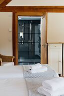 Barn in Wales With Swim Spa & Scenic Views