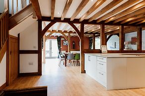 Barn in Wales With Swim Spa & Scenic Views