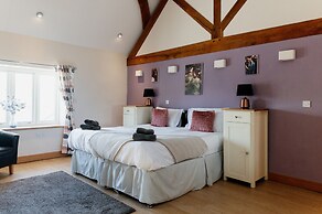 Barn in Wales With Swim Spa & Scenic Views