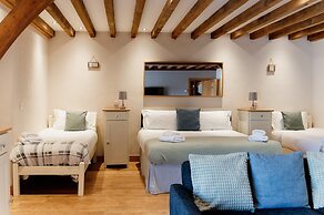 Barn in Wales With Swim Spa & Scenic Views