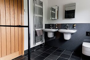 Barn in Wales With Swim Spa & Scenic Views