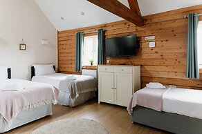 Barn in Wales With Swim Spa & Scenic Views