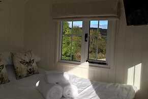 Cabin for 2 With Walks, Wifi, bat and Restaurant