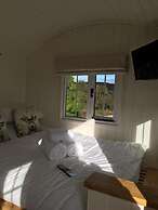 1B Deluxe Cabin - Free Parking, King-size Bed