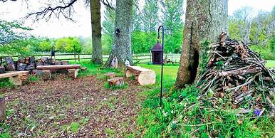 Shepherd's Hut in Romsey With Fire Pit