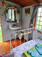 Shepherd's Hut in Romsey With Fire Pit