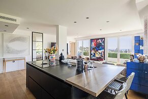 Modern Flat With sea View - AC- 2br- 4P - Cannes
