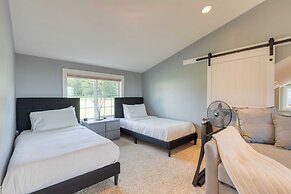 Sunny Backyard, Fireplace, Coastal Access in Peaceful Neighborhood Nea