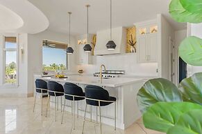 Luxury Desert Estate Pool, Theater, Chefs Kitchen, and Minutes From Ol