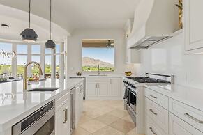 Luxury Desert Estate Pool, Theater, Chefs Kitchen, and Minutes From Ol