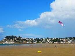 Pretty Ground Floor Flat, Beach 800 m