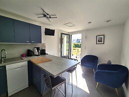 Pretty Ground Floor Flat, Beach 800 m