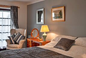 Bungalow in Cornwall With Orchard Views