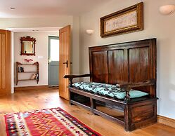 Cottage in Cotswolds With Private Pool Access