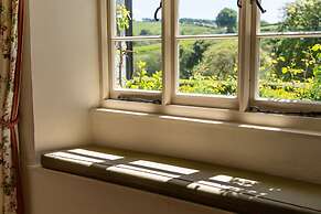 Charming Holiday Cottage in Wirthypool, No Deposit
