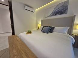 Super Cute Flat on 5th Ave in PdC Steps From Beach