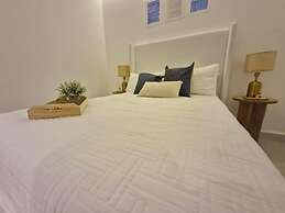 Super Cute Flat on 5th Ave in PdC Steps From Beach