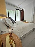 Super Cute Flat on 5th Ave in PdC Steps From Beach