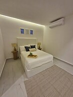 Super Cute Flat on 5th Ave in PdC Steps From Beach