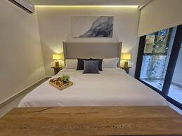 Super Cute Flat on 5th Ave in PdC Steps From Beach