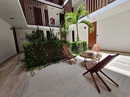 Super Cute Flat on 5th Ave in PdC Steps From Beach