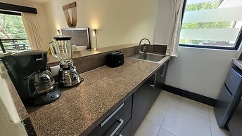 Very Good Vibes Apartmen in Pdc, Steps From Beach