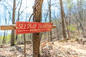 Heart Soul Log Cabin Sanctuary w Walking Trails
