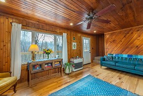 Heart Soul Log Cabin Sanctuary w Walking Trails
