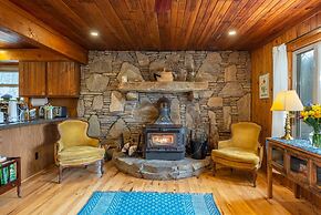 Heart Soul Log Cabin Sanctuary w Walking Trails