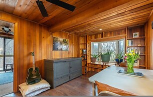 Heart Soul Log Cabin Sanctuary w Walking Trails