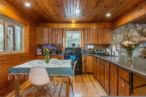 Heart Soul Log Cabin Sanctuary w Walking Trails
