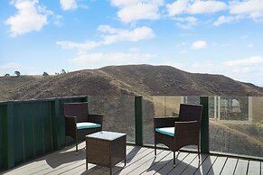 Cozy 2BR Mountain View Private Deck