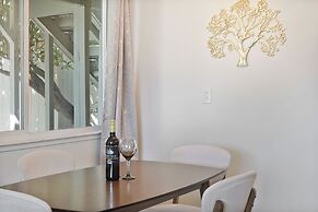 Cozy 2BR Mountain View Private Deck