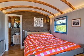 Lodge in Cornwall With Widemouth Bay Views