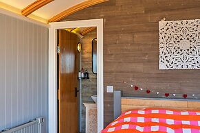 Lodge in Cornwall With Widemouth Bay Views