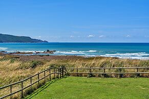 Lodge in Cornwall With Widemouth Bay Views